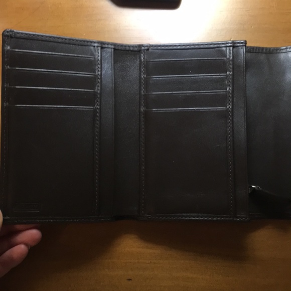 Coach Wallet in Signature Pattern - Picture 3 of 7